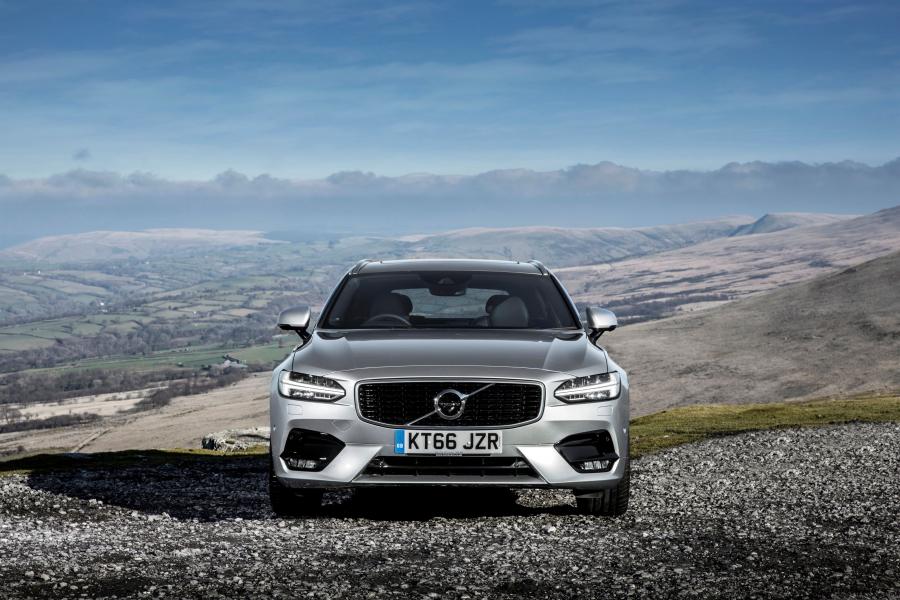  Volvo V90 D4 R-Deisgn 2017 года  (UK) (фото 11 из 40)